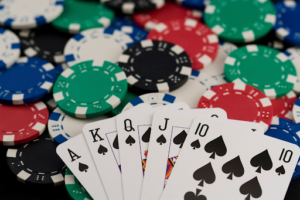 Lựa chọn cách chơi tại mỗi vòng cược poker